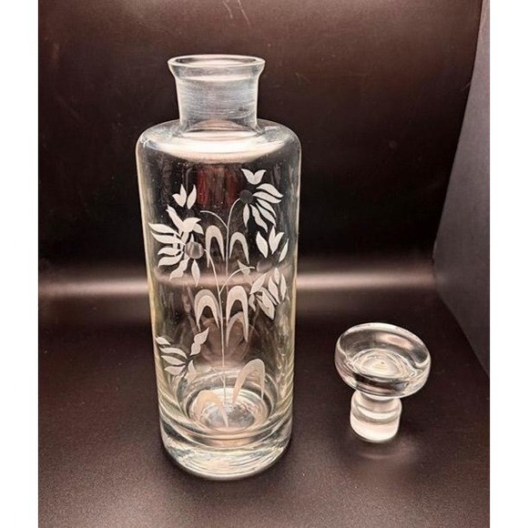 VTG Glass Decanter with Etched Flowers, Round Stopper 11"H - Beautiful! - Picture 2 of 4